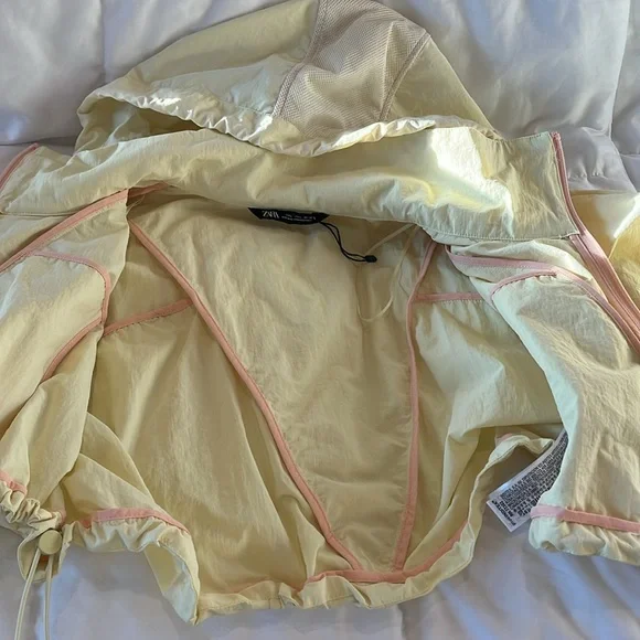 Zara Cropped Yellow Hooded Rain Jacket with Pink Accents size Large - Picture 7 of 12